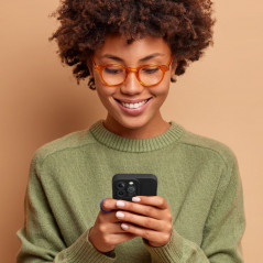 Apple iPhone 15 Plus Hülle Roar Luna Monochromatische, Stilvoll, Ein ästhetisches Accessoire  Schwarz