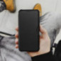 Apple iPhone 16 Book Handytaschen Razor Book Kohlenstoff-Faser, Kohlenstoffmuster  Schwarz
