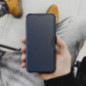 Apple iPhone 16e Book Handytaschen Razor Book Kohlenstoff-Faser, Kohlenstoffmuster  Blau